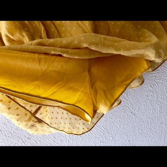 NWT Yellow embroidered romper - Picture 4 of 5